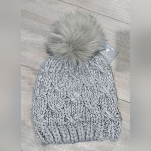 NWT Chunky Knit Gray Beanie With Furry Pom Pom-Made In Italy